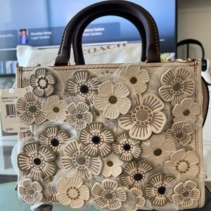 NWOT Coach Tea Rose 25 Chalk